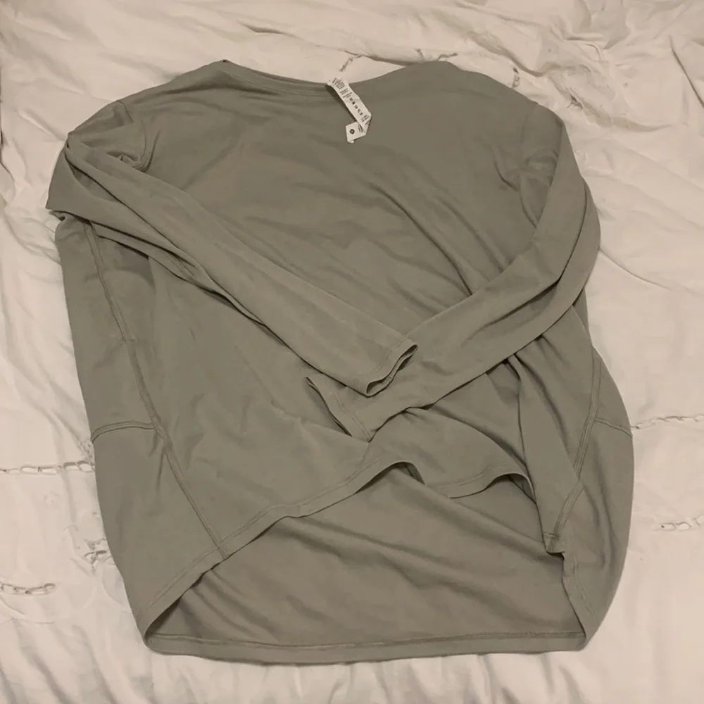 Lululemon Back in Action Long Sleeve Shirt *Nulu colour Raw Linen size 2 - Picture 3 of 5